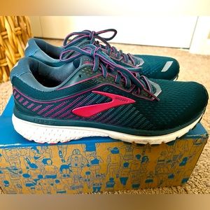 Brooks Women's Running Shoes - Teal and Pink